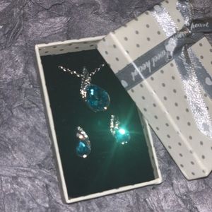 Earring and necklace set